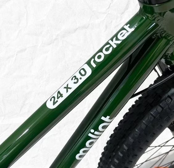 24 x 3.0 rocket lettering on the top tube