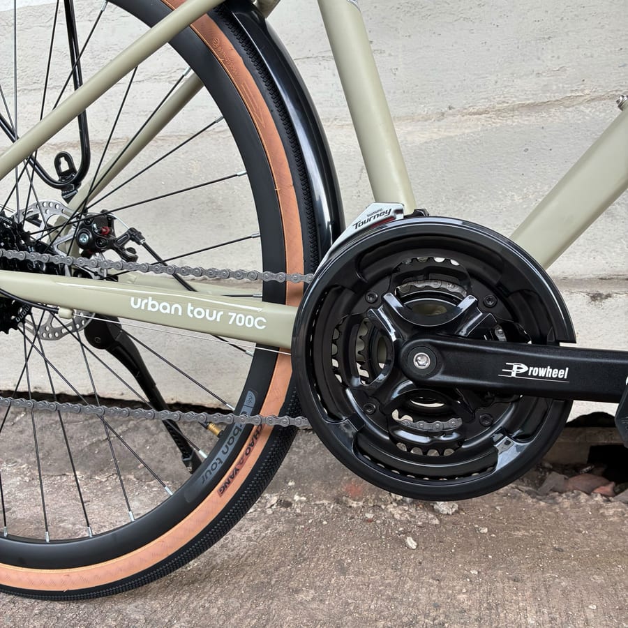 Prowheel triple crankset and urban tour 700C lettering