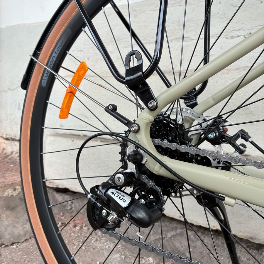 Rear derailleur, cassette and reflector